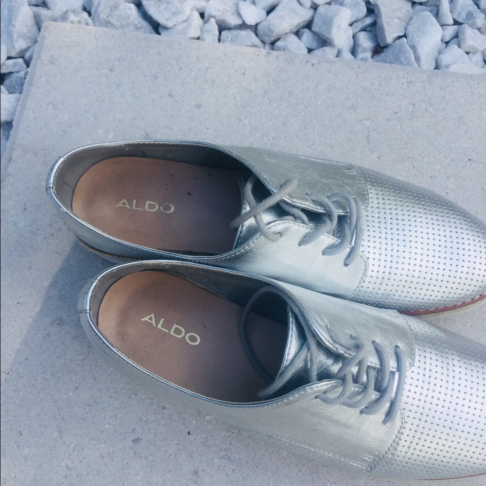 Aldo Woman Silver Oxfords - 7.5